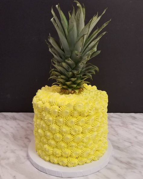 Pineapple cake Pineapple Birthday Party, Tropical Cake, Dream Birthday, Tropical Birthday Party, Pineapple Birthday, Smash Cakes, Baby First Birthday Cake, Birthday Cakes For Teens, Luau Birthday Party