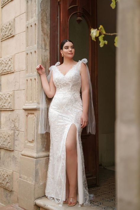 Wedding Gown For Mid Size, Hour Glass Wedding Dress Plus Size, Bridal Plus Size Dresses, Plus Size Gala Dresses, Minimalist Wedding Dress Curvy, 2024 Plus Size Wedding Dresses, Plus Size Wedding Dress Mermaid, Maggie Sottero Wedding Dresses Plus Size, Size 12 Bride