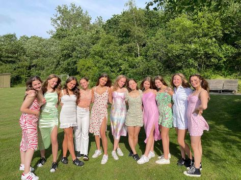 Birthday Spring Outfits, Pastel Dress Code Party, Floral Garden Party Outfit, Garden Party Outfit Pants, Pastel Group Outfits, Pastel Tea Party Outfit, Garden Birthday Party Outfit, Floral Garden Party Dress, Picnic Party Outfit