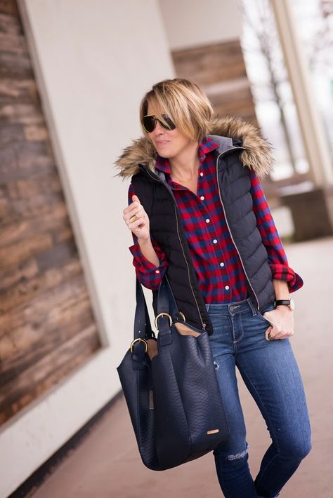 GiGi New York | s e e r s u c k e r + s a d d l e s | Fashion Blog | Ellen Navy Bag Puff Vest Outfit, Classic Outfits For Women, Puff Vest, Navy Bag, Vest Outfit, Green Vest, Classic Outfits, Plaid Shirt, Fashion Blog