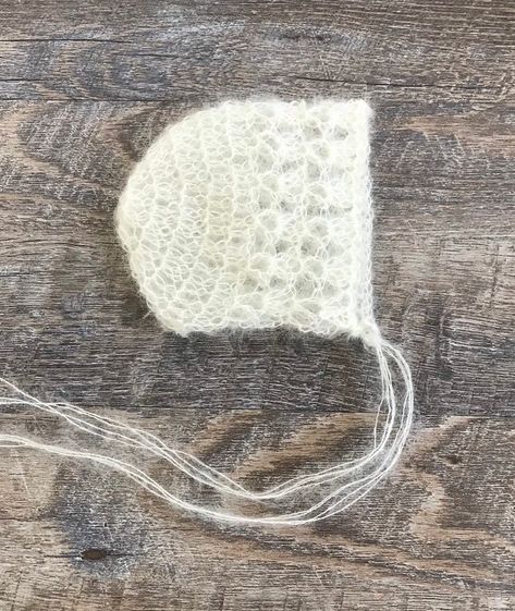 Mohair Bonnet, Crochet Mohair, Newborn Baby Bonnet, Crochet Baby Bonnet, Bonnet Pattern, Crochet Idea, Bonnet Crochet, Mohair Knit, Crochet World