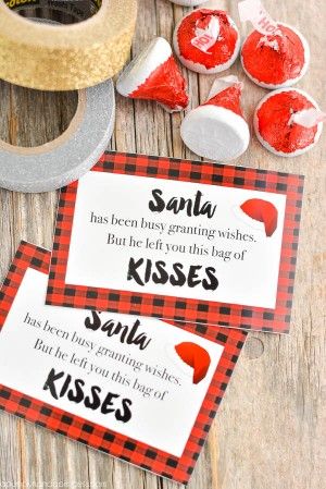 Santa Kisses, Hershey Kisses Gifts, Santa Treats, Work Treats, Fun Christmas Gifts, White Classroom, Class Christmas Gifts, Goodies Bag, Christmas Treats Holders