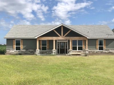 Ranch Style Metal Homes, Silver Metal Roof Ranch House, Metal Roof On Ranch Style House, Tin Exterior House, Ranch Style Porch Ideas, One Story Barndominium Ideas Interiors, Metal House Exterior Colors, Metal Home Exterior, Ranch Barndominium