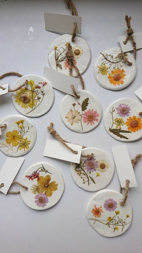 Air Dry Clay Gift Ideas For Friends, Handmade Products To Sell, Homemade Gift For Grandma, Wednesday Ideas, Easter Clay, Button Tree Art, Mom Groups, Hammered Flowers, Pressed Flowers Diy