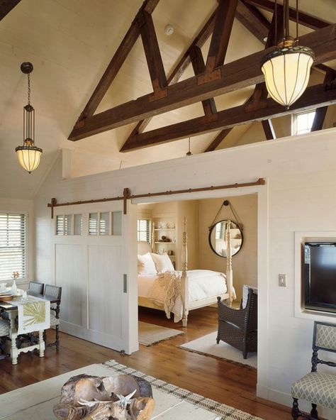 Carriage House Apartments, Barn Apartment, Barndominium Floor Plans, Garage Apartment, Traditional Bedroom, Pole Barn Homes, Wooden Beams, Design Del Prodotto, Wood Beams