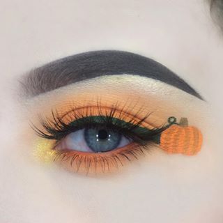 Halloween Eyeshadow, Pumpkin Eyes, Thanksgiving Makeup, Fantasy Make-up, High Strung, Halloween Make-up Looks, Halloween Makeup Diy, Holiday Makeup Looks, Make Up Inspiration