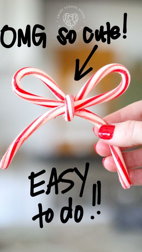 How to make Candy Cane Bows by layering two candy canes in the shape of a bow and melting them into place. Peppermint candy bows are so cute! Candy Cane Bouquet Diy, Candy Cane Gifts Ideas, Candy Cane Mailbox Decor, Melting Candy Canes, Candy Cane Ideas Christmas, Plastic Candy Cane Crafts, Candy Cane Bow, Decorating With Candy Canes, School Treats For Christmas