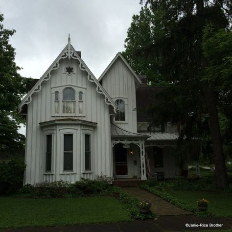 A Gothic Revival cottage in Midway, Woodford County, Kentucky. Gothic Revival Cottage, Gothic Farmhouse, Gothic Cottage, Gothic Revival House, Gothic Revival Architecture, Gable House, House Design Ideas, Gothic Revival, Gate House