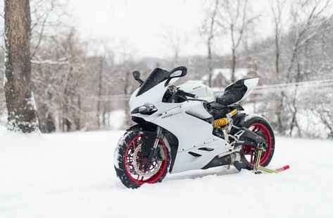 White Ducati, Ducati 959 Panigale, Custom Ducati, Ducati 1299 Panigale, Motorcycle Aesthetic, Ducati Panigale, Merry Christmas Everyone, Super Bikes, Christmas Merry