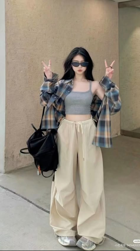 Asian Look Fashion, Night Walk Outfit, Ulzzang Outfit Korean Style, Trendy Korean Outfits, Kpop Street Style, Korean Streetstyle, Looks Hip Hop, Korean Outfits Kpop, Mode Hippie