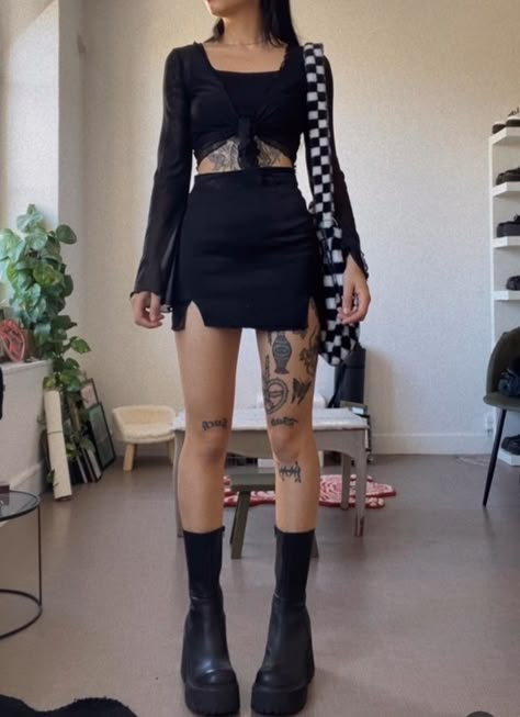 Girly Outfit, Dress Woman, Event Outfit, Instagram Model, Photography Beautiful, All Black Outfit, Alternative Outfits, Outfit Inspo Fall, Edgy Outfits