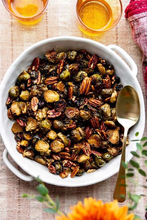 Candied Pecan Brussel Sprouts in a serving dish. Pecan Brussel Sprouts, Brussel Sprouts Cranberries, Best Brussel Sprout Recipe, Caramelized Brussel Sprouts, Brown Sugar Pecans, Sugar Pecans, Candied Pecan, Brussel Sprout Recipes, Crispy Brussel Sprouts