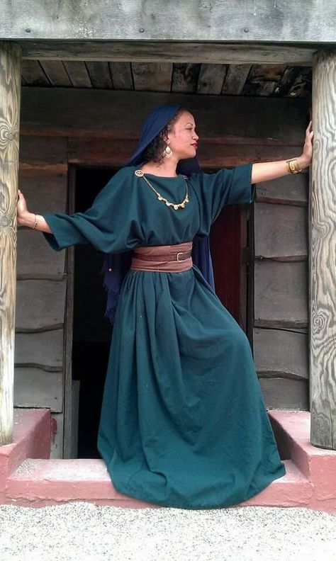 Biblical Clothing Woman, Bible Times Costumes Women, Biblical Outfits For Women, Bible Costumes For Women, Sca Garb Women, Biblical Costumes For Women, Biblical Dress, Bible Clothing, Ancient Roman Clothing