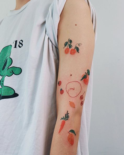 Fruit Tattoo, Cute Tiny Tattoos, Aesthetic Tattoo, Time Tattoos, Little Tattoos, Simplistic Tattoos, Skin Art, Piercing Tattoo, Mini Tattoos