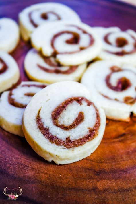 Cinnamon Roll Cookies - Ever After in the Woods Easy Cinnamon Cookies, Linzer Tart Cookies, Italian Biscotti Recipe, Refrigerator Cookies, Almond Biscotti Recipe, Italian Biscotti, Chocolate Cherry Cookies, Cinnamon Roll Cookies, Italian Girl