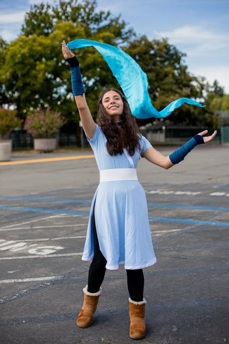 Avatar The Last Airbender Katara Outfits, Easy Halloween Costumes For Asian Women, Kitara Avatar Costume, Katara Clothes, Modest Cosplay Ideas, Avatar Katara Costume, Avatar The Last Airbender Halloween Costumes, Aang Costume Diy, Avatar Costumes The Last Airbender