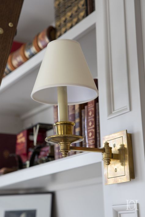 Deborah Leamann Interior | 1744 Homestead House Library Sconces Bookshelves, Library Loft, Library Nook, Library Fireplace, Bookshelf Lighting, Built In Banquette, Homestead House, Built In Cabinet, Spring Meadow