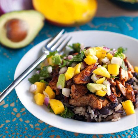 Caribbean Jerk Salmon Bowl with Mango Salsa Recipe - Pinch of Yum Jerk Salmon, Mango Salsa Salmon, Pinch Of Yum, Mango Avocado Salsa, Salmon Bowl, Feel Good Food, Avocado Salsa, Mango Salsa, Super Healthy