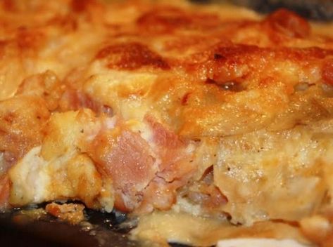 Homemade Ham and Scalloped Potatoes Ham And Scalloped Potatoes, Main Dinner Dishes, Stuffed French Toast Cream Cheese, Chicken Pie Recipe, Scalloped Potatoes And Ham, Homemade Ham, Pork Chops And Potatoes, Twice Baked Potatoes Casserole, Baked Potato Casserole