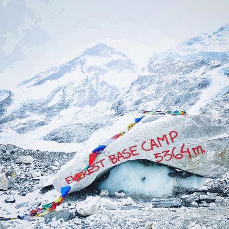 visit Everest Base Camp enjoying the invigorating mountain atmosphere. Gunung Everest, Everest Mountain, Mount Everest Base Camp, Monte Everest, Tea Houses, Cozy Tea, Annapurna Base Camp, Everest Base Camp Trek, Everest Base Camp