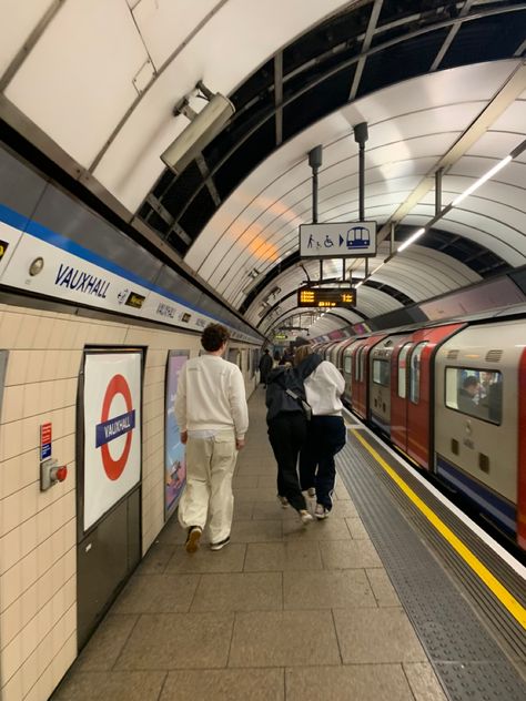 London Tube Aesthetic, British Summer Aesthetic, London Underground Aesthetic, Tube Aesthetic, Ucl University, Underground Aesthetic, Tube London, Underground London, Summer Camp Aesthetic