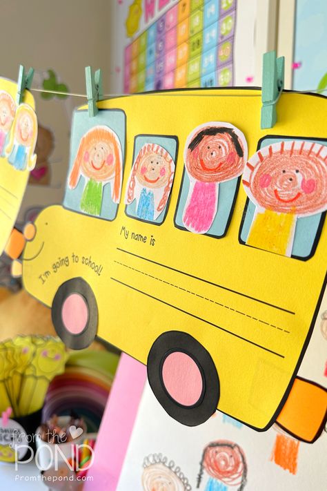 Make an adorable back to school bus to help your learners write their name, draw some kids and practice scissor skills! Read more on the blog! School Theme Crafts Preschool, School Bus Preschool Craft, Back To School Activities For Preschool, Bus Activities, School Bus Craft, Bus Diy, Bus Craft, School Bus Crafts, Kindergarten Art Activities