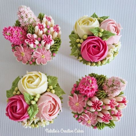 Bouquet Cupcakes, Cupcake Flower Bouquets, Cupcakes Flores, Cake Decorating Flowers, Cupcake Videos, Unique Cupcakes, Fancy Cupcakes, Happy Saturday Everyone, Buttercream Flower Cake