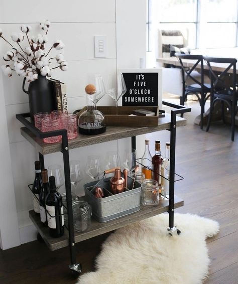 Apartment Bar, Bar Deco, Gold Bar Cart, Bar Cart Styling, Mini Bars, Bar Cart Decor, Home Bar Decor, Plywood Furniture, Farmhouse Style House