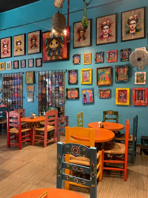 Peruvian Restaurant Interior Design, Old Mexican Restaurant, Authentic Mexican Restaurant Design, Mexican Cafe Design, Tex Mex Restaurant Design, Mexican Cafe Aesthetic, Mexican Restaurant Decor Ideas, Mexican Cafe Interior, Mexican Cantina Decor