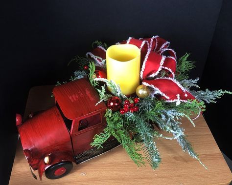 Red And Gold Ornaments, Christmas Car Decorations, Red Truck Decor, Red Truck Christmas, Christmas Red Truck, Electric Candle, Holiday Arrangement, Christmas Centerpieces Diy, Christmas Party Gift