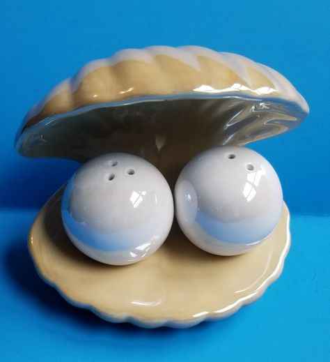 Oyster With Pearls Ceramic Salt And Pepper Shakers, Ceramic Salt And Pepper, Salt Shakers, Salt N Pepper, Fun Furniture, Clay Things, House Items, Ceramics Pottery Art, Salt Shaker