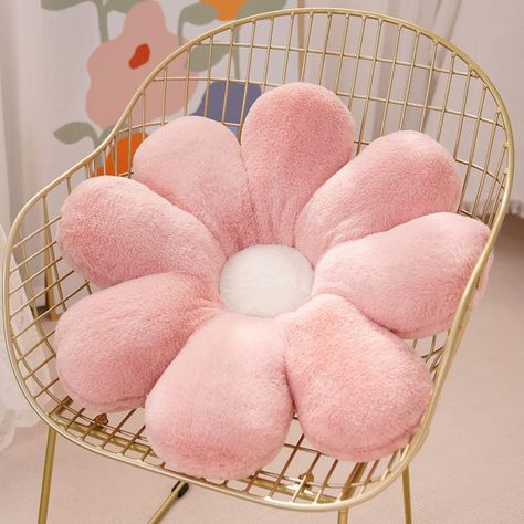 The flower shaped pillow cushion is made of super comfort rabbit plush fabric and filled with fiber cotton. Soft, skin-friendly, good resilience. Girls Bedroom Bedding, Star Fire, Flower Cushion, Cute Cushions, Fire Flower, Flower Throw Pillows, Comfortable Pillows, Home Sofa, Pillows Flowers