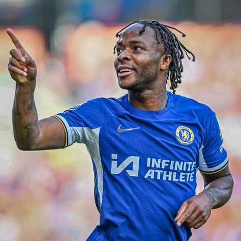 Raheem Sterling chelsea Raheem Sterling, European Soccer, Chelsea Football Club, Chelsea Football, Soccer Pictures, Chelsea Fc, Soccer Cleats, Soccer Players, Soccer Jersey