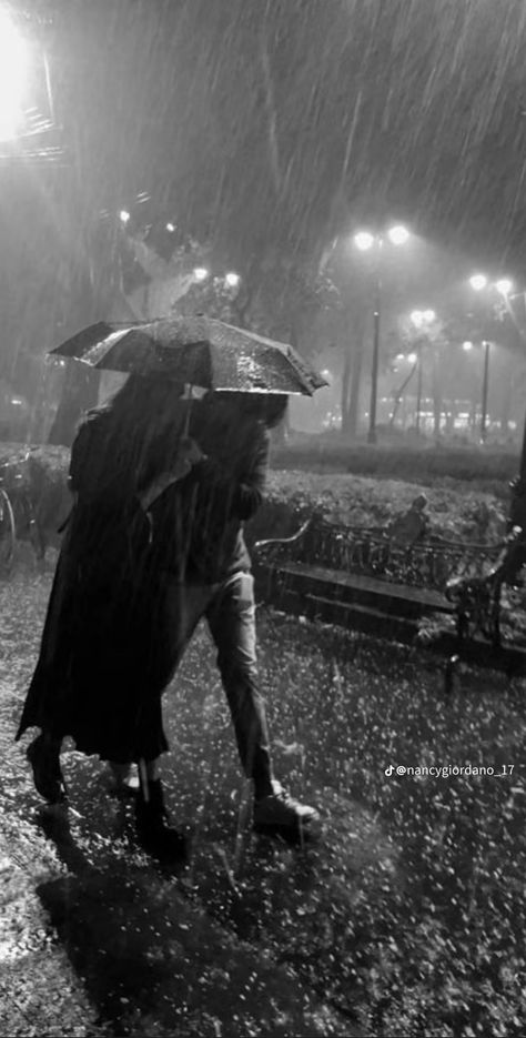 Umbrella Couple Aesthetic, Couple Under Umbrella Aesthetic, Couple In Rain, Couples City, City Rain, Plant Styling, Under An Umbrella, Rain Pictures, Rain Photo