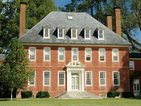 Georgian Style Homes Exterior, West Indies Architecture, Colonial Revival House, Different House Styles, Georgian Style Homes, Mediterranean Revival, Homes Inside, Vintage Homes, Saltbox Houses