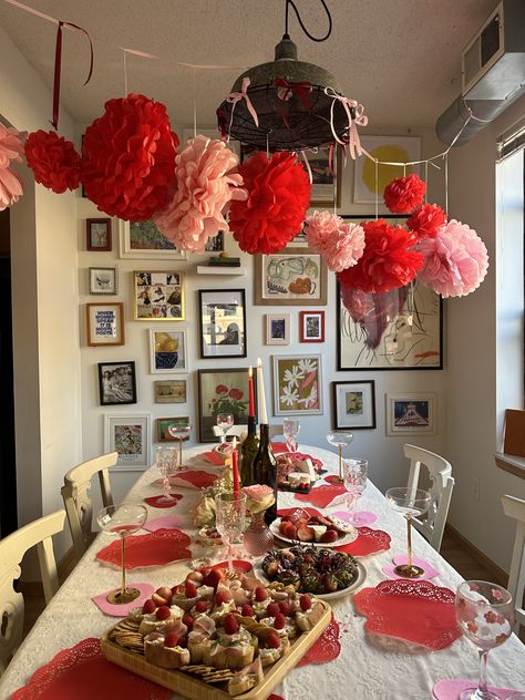 Hosting Valentine Party, Cozy Galentines Party, Galentines Brunch Aesthetic, Cute Dinner Party Ideas, Valentine’s Day Dinner Party, Valentines Dinner Decor, February Dinner Party, Valentines Party Aesthetic, Valentines Day Party For Adults