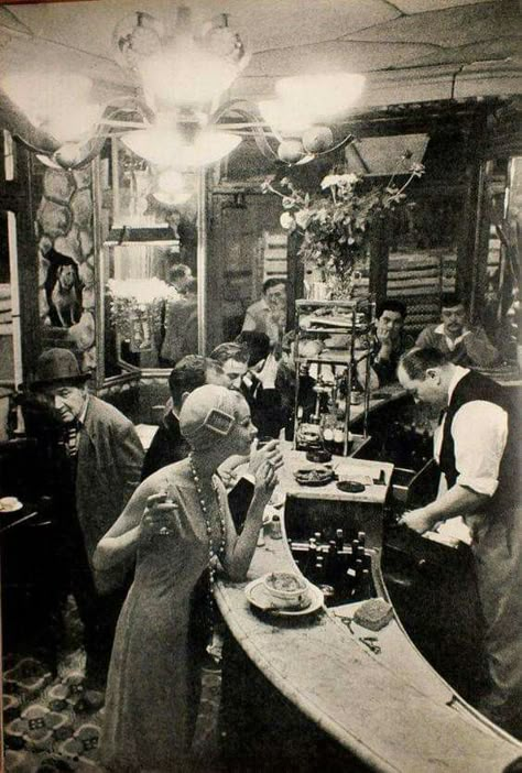 Vintage Brothel Aesthetic, Nyc 1920s Aesthetic, Roaring 20s Photography, Les Halles Paris, Frank Horvat, 1920s Aesthetic, Cafe Society, Old Paris, Paris Vintage