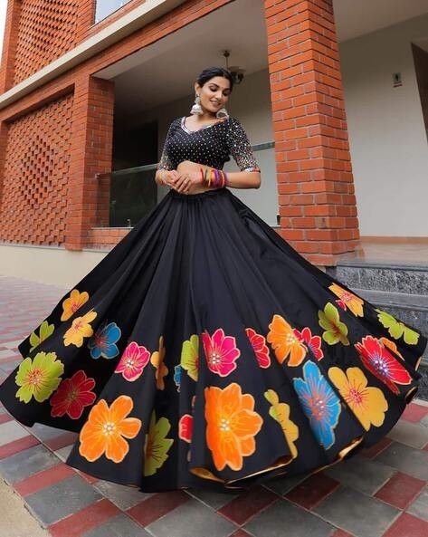 Cotton Lehenga Choli, Designer Lehnga Choli, Mirror Work Lehenga, Navratri Dress, Navratri Festival, Cotton Lehenga, Saree Painting, Painting On Clothes, Navratri Chaniya Choli