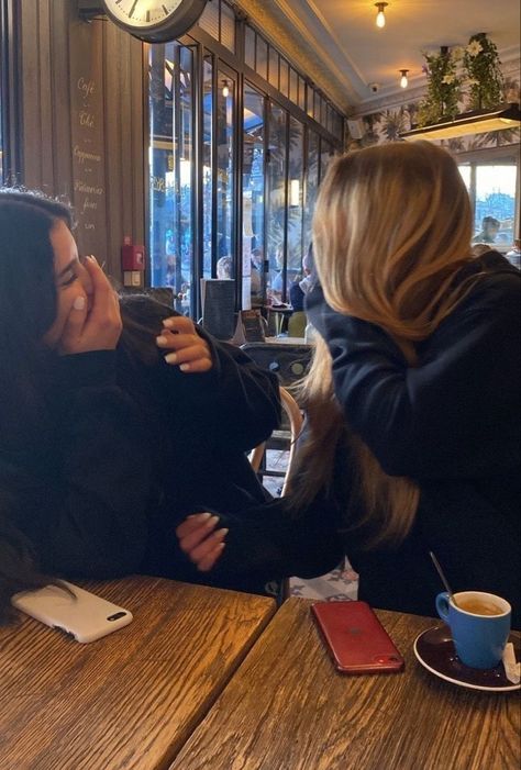 Dorothea Friendship, Blonde And Brunette Best Friends, Blonde And Brunette, Girlfriend Goals, Second Love, Brunette To Blonde, Better Half, Insta Posts, I Love Girls