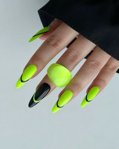 Lime Green Nails, Neon Green Nails, Cow Nails, Wow Nails, Fall Nail Ideas, Subtle Nails, Simple Gel Nails, Vibrant Nails, Pretty Gel Nails