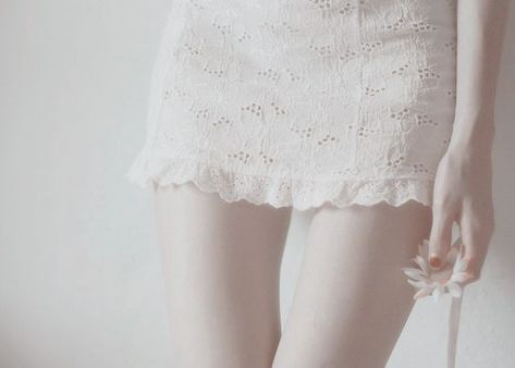 Aesthetic themes - how do i get to heaven? [ white ] - Wattpad A Flower, A Woman, Lace, White