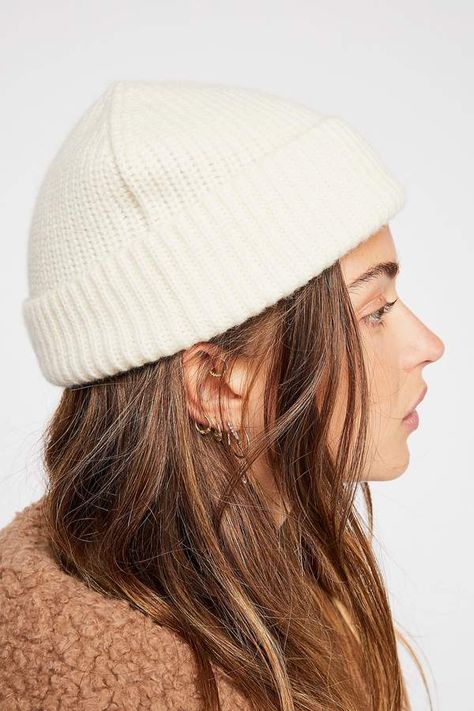 Carolina Amato Cashmere Fisherman Beanie Beanie Outfit Women, Fisherman Beanie, Masc Fashion, Beanie Fits, Beanie Outfit, Free People Accessories, Cashmere Beanie, Silk Outfit, Women Fashion Edgy