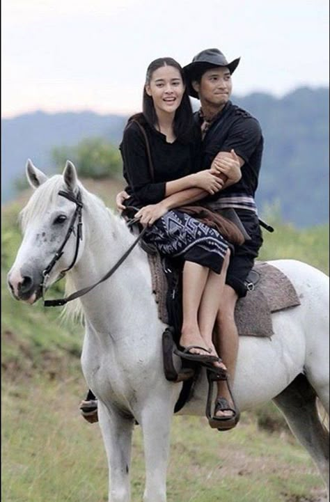 Couple Riding Horse Together, Two People On Horseback, Two People Riding A Horse, Couple Horse Riding, Horse Riding Couple, Body Pose Reference, Loving Husband, Photographie Portrait Inspiration, Painting References