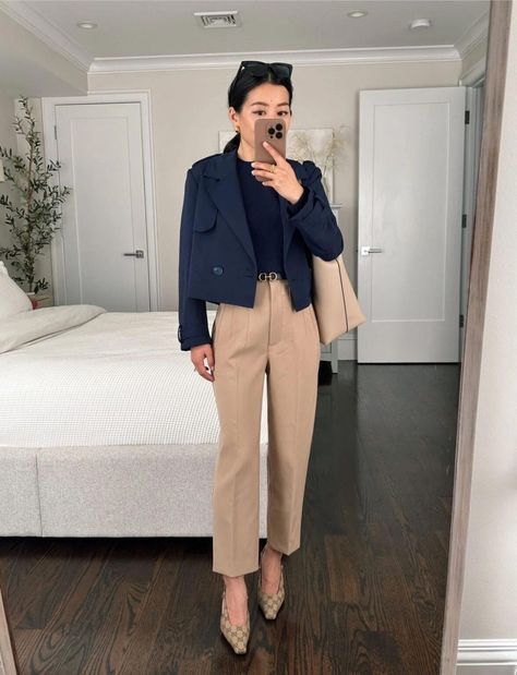 11 Smart And Stylish Fall Work Outfits - Cleo Madison Zara Pants Outfit, Petite Work Outfits, Turtleneck Sweater Outfit, Cute Work Outfits, Foundation Stick, Trouser Outfit, Gucci Heels, Black Cropped Pants, Business Casual Outfits For Women