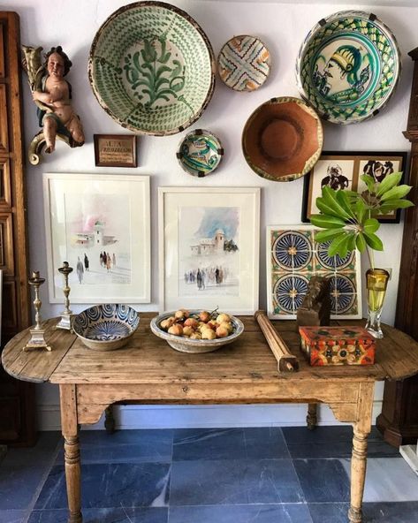 Spanish Bohemian, Blue Pots, Hardwood Furniture, Neutral Interiors, Traditional Interior, Spanish Style, Instagram Art, Antique Shops, Primitive Decorating