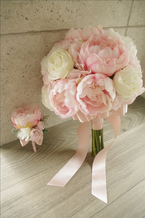 White Rose And Pink Peony Bouquet, Pink Peony Bouquet Wedding With Greenery, Light Pink Peony Bouquet, Peony Themed Wedding, Peony Bridal Bouquet Blush, Peonies And Roses Bouquet, Peony Wedding Decor, Pink Wedding Flowers Centerpiece, Peonies Wedding Bouquet