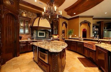 2000s Tuscan Home, Tuscan House 2000s, 2000s House, Tuscan Houses, Tuscany House, Tuscan Style Homes, Tuscan Home, Tuscan Kitchen, Brown House