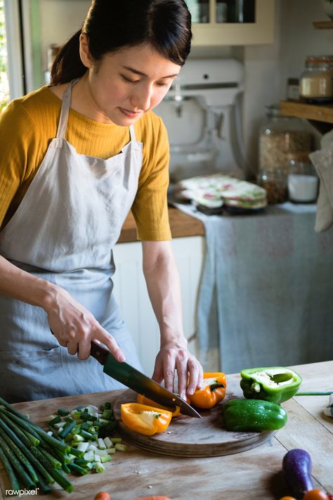 Woman busy cooking in the kitchen | premium image by rawpixel.com / Rob Mediterranean Diet Breakfast, Cooking In The Kitchen, Cooking Photography, Moms Cooking, Cabbage Casserole, Clam Recipes, Cook Recipes, Sustainable Kitchen, Diet Breakfast