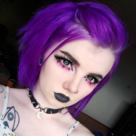 👽 Aprilina Lindsay 👽 on Instagram: “I'm addicted to the game Dx2. Help. • • • • @manicpanicnyc Ultra Violet and Purple Haze • Eyes: @nyxcosmetics black shadow Liquid Vinyl…” Medium Bob Haircuts, Ultraviolet Color, Hairstyles Fall, Medium Bob Haircut, Color Melt, Medium Bob, Oh My Goddess, Manic Panic, Color Melting