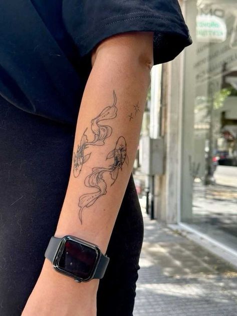 Koi Fish Hand Tattoo, Henna Arm Tattoo, Pez Koi Tattoo, Aesthetic Tattoo Ideas, Red Tattoo Ideas, Red Ink Tattoo, Unique Tattoo Ideas, 20 Aesthetic, Scorpio Tattoo